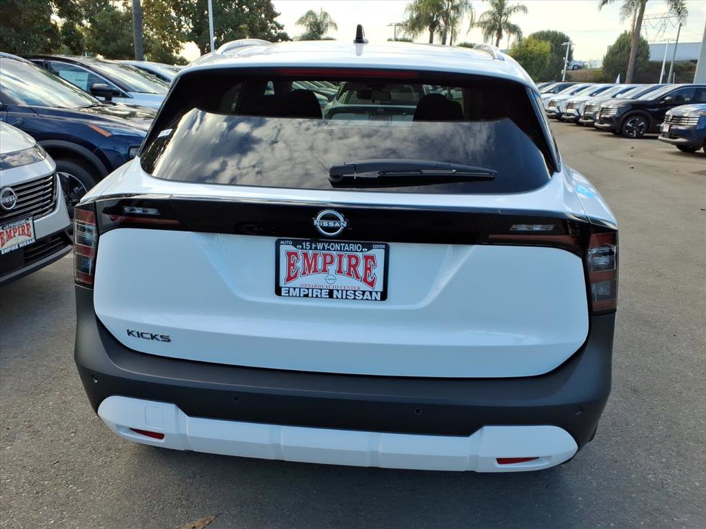 2026 Nissan Kicks SV photo 2