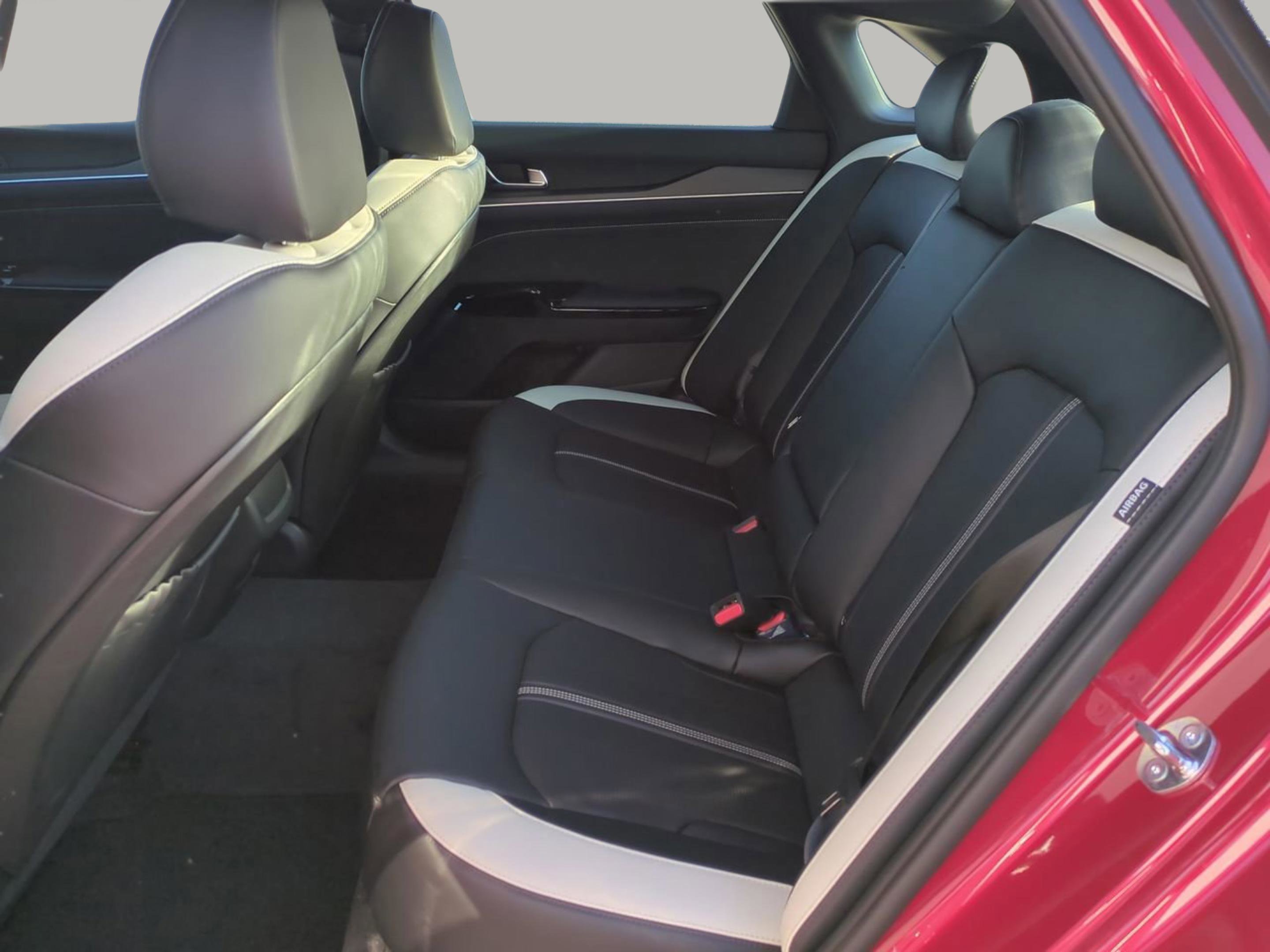 2025 Kia K5 GT-Line photo 13