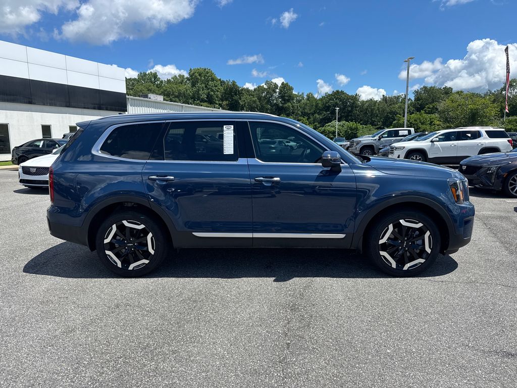 2024 Kia Telluride S photo 2