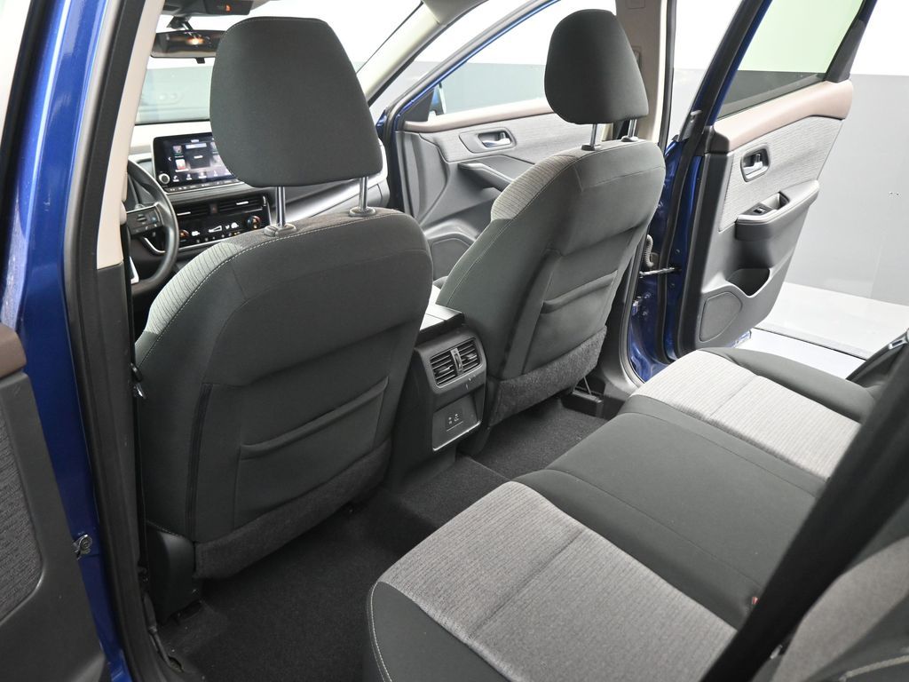 2022 Nissan Rogue SV photo 37