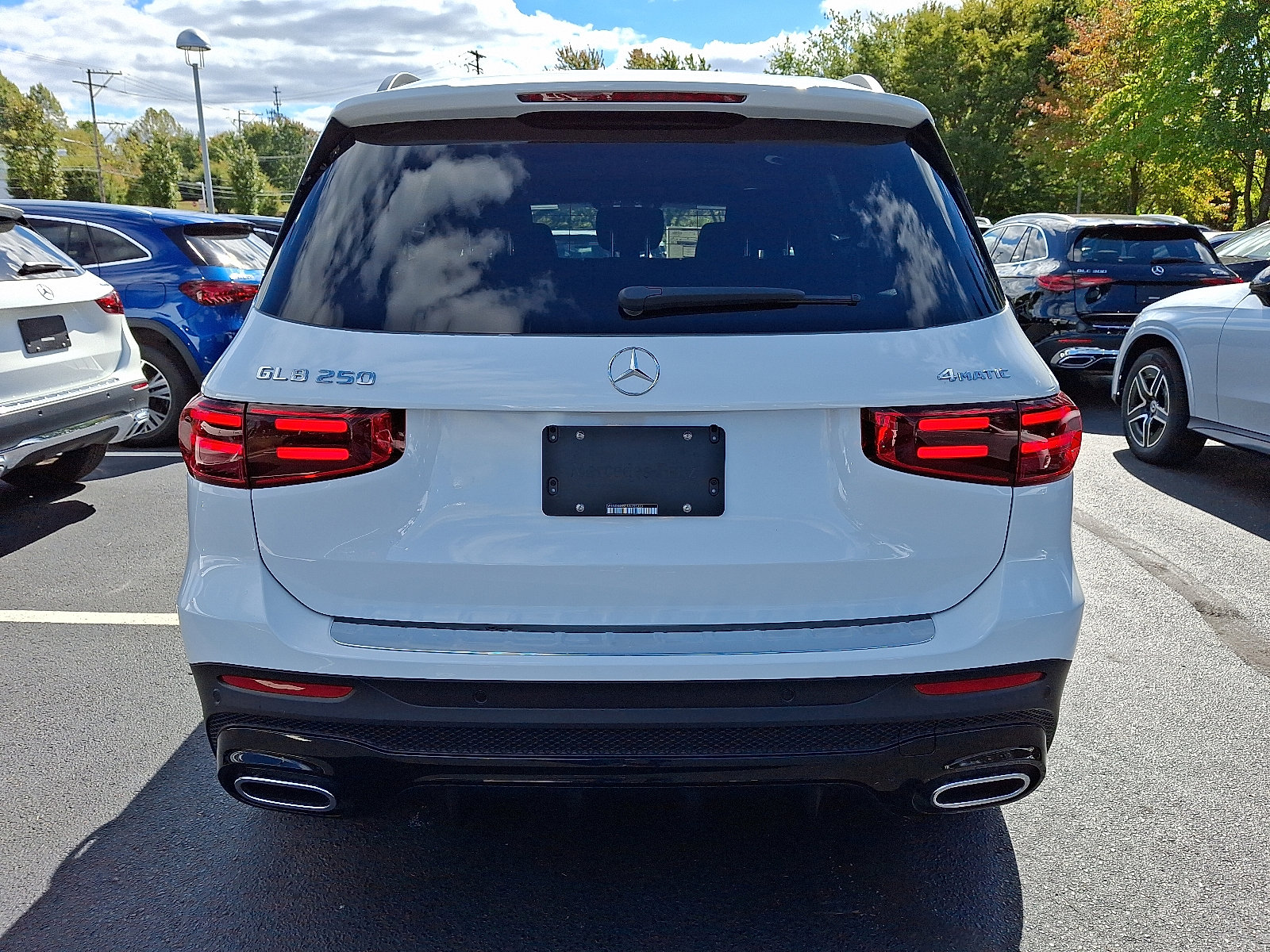 2026 Mercedes Benz GLB 250 4MATIC photo 3