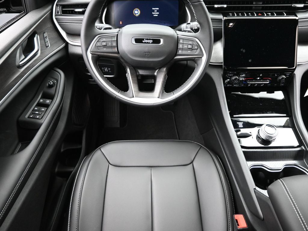 2025 Jeep Grand Cherokee Limited photo 6