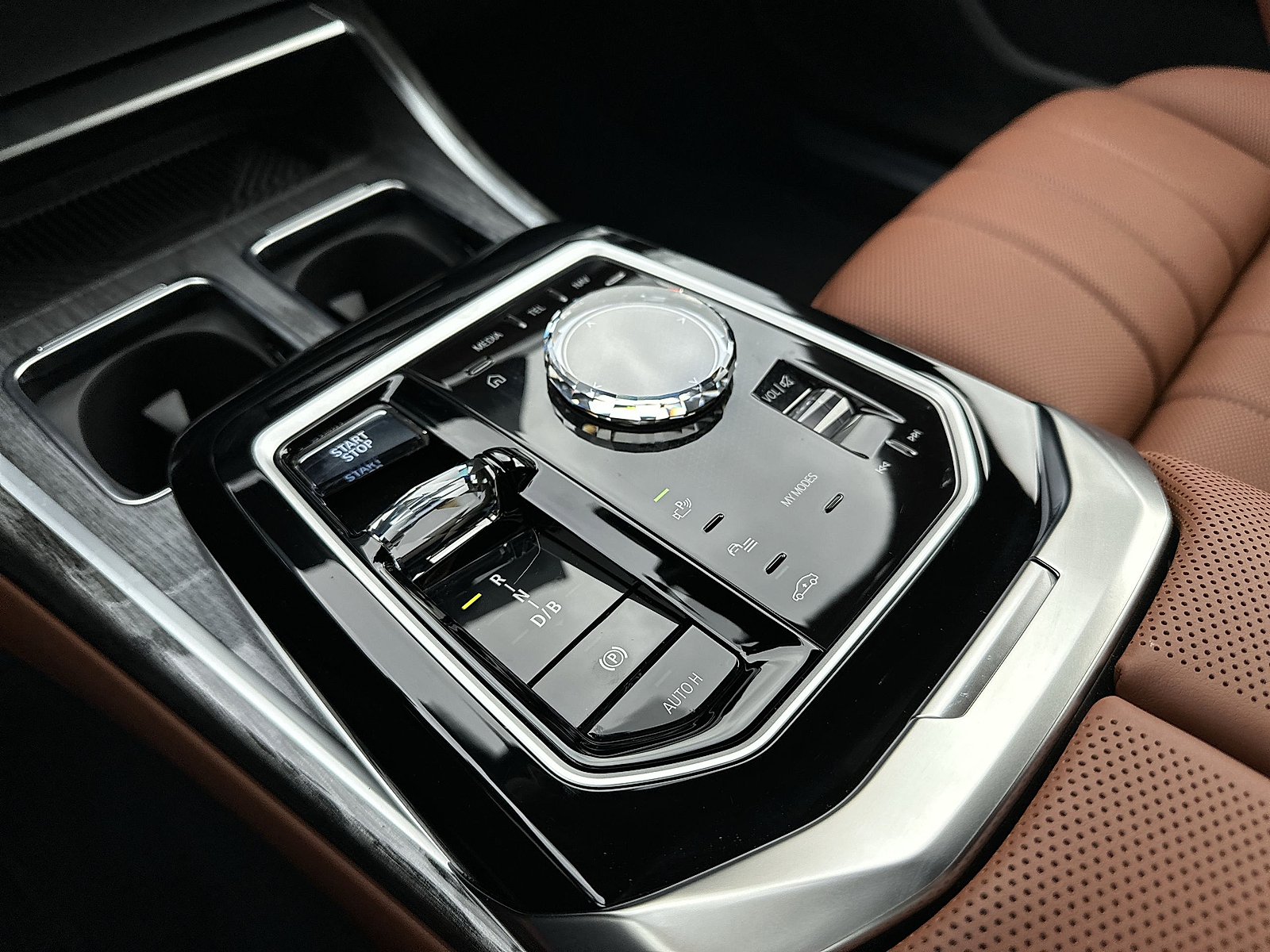 Used 2024 Mineral White Metallic BMW EDRIVE50 image 22