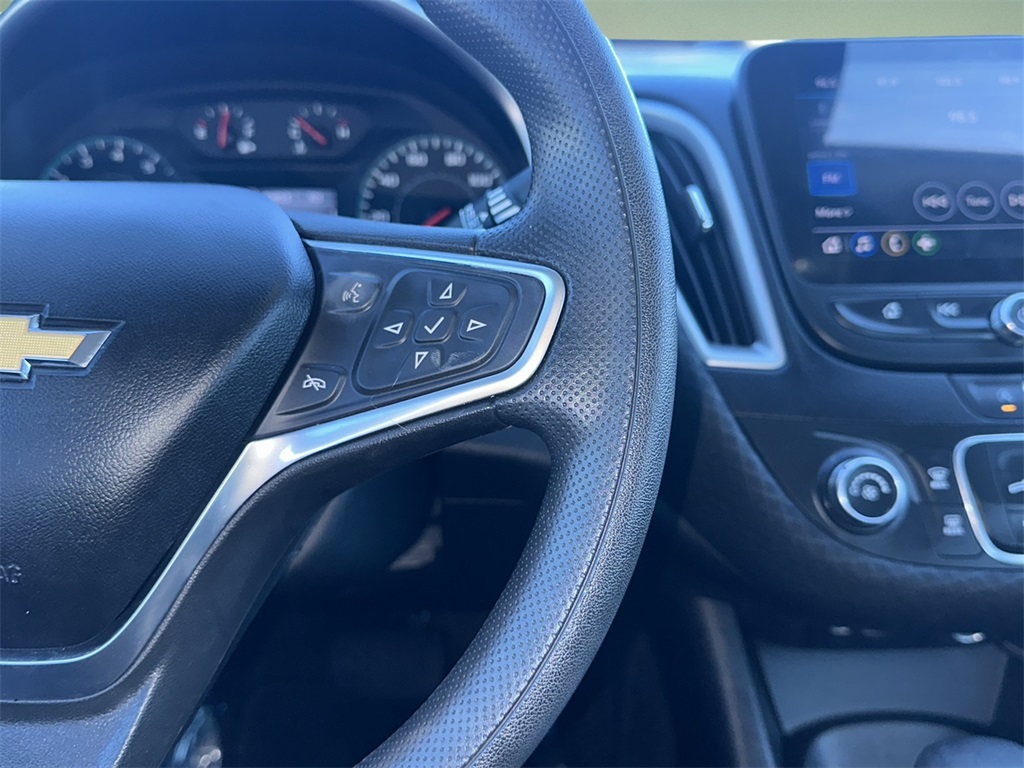 2022 Chevrolet Malibu LS photo 5