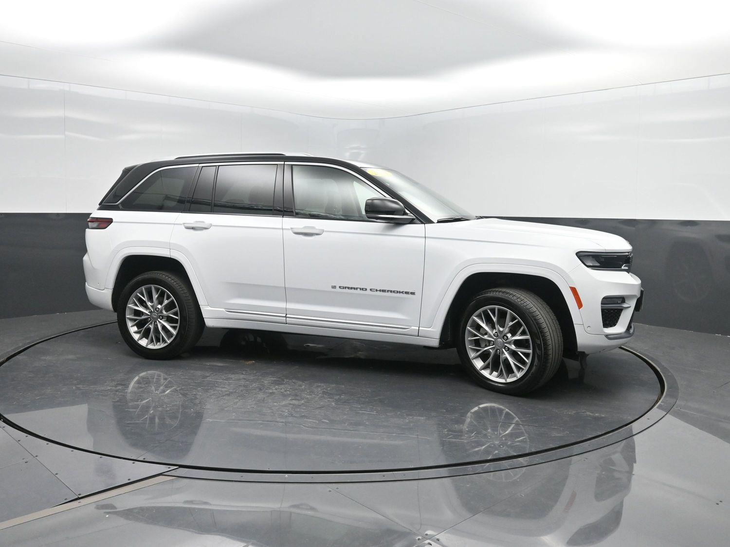2022 Jeep Grand Cherokee Summit photo 3
