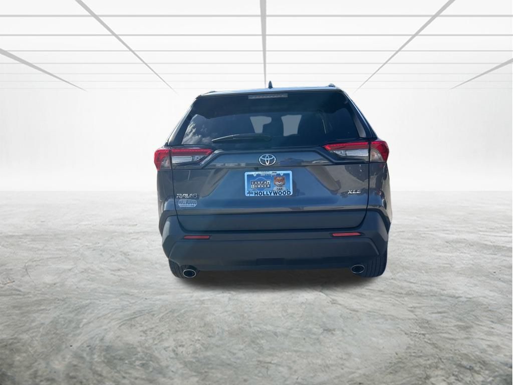 2023 Toyota RAV4 XLE photo 4