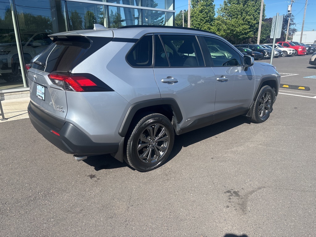 2022 Toyota RAV4 Hybrid XLE Premium photo 5