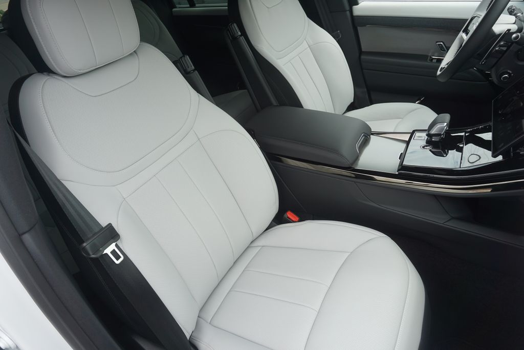 2025 Land Rover Range Rover Sport SE photo 21