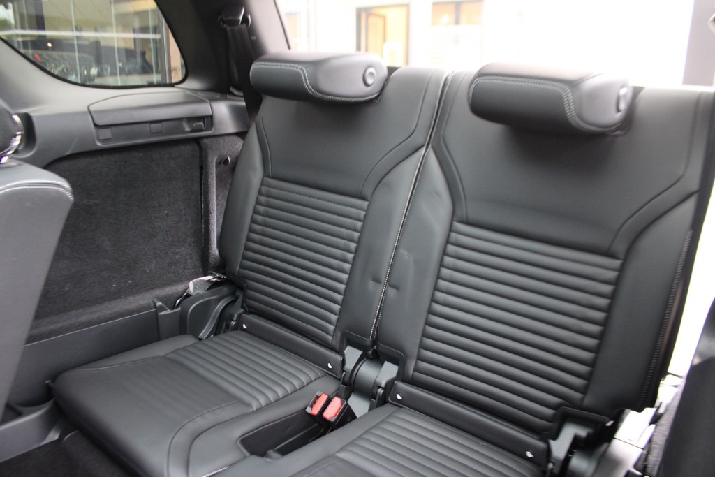2024 Land Rover Discovery P360 Dynamic SE photo 24