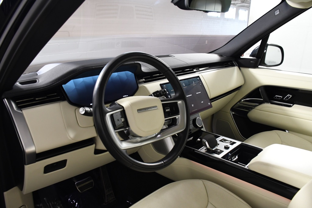 2023 Land Rover Range Rover SE photo 11