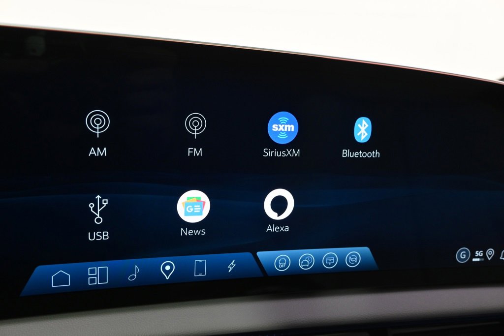 2025 Cadillac Optiq Luxury photo 23