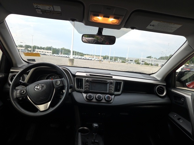 2015 Toyota RAV4 LE photo 10