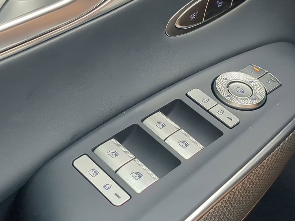 2025 Genesis GV70 2.5T photo 24