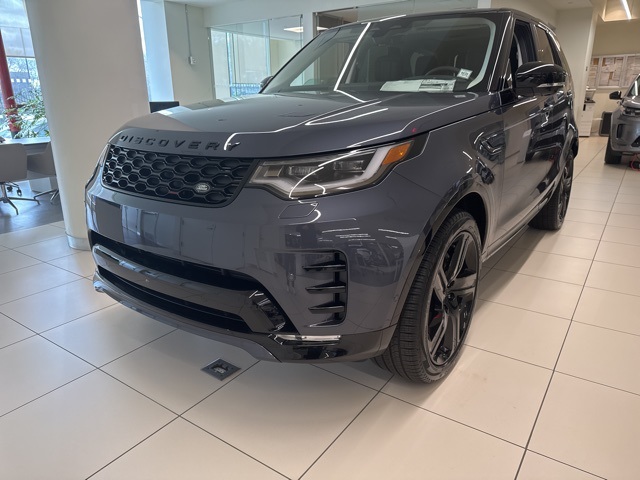 2025 Land Rover Discovery Dynamic SE's photo