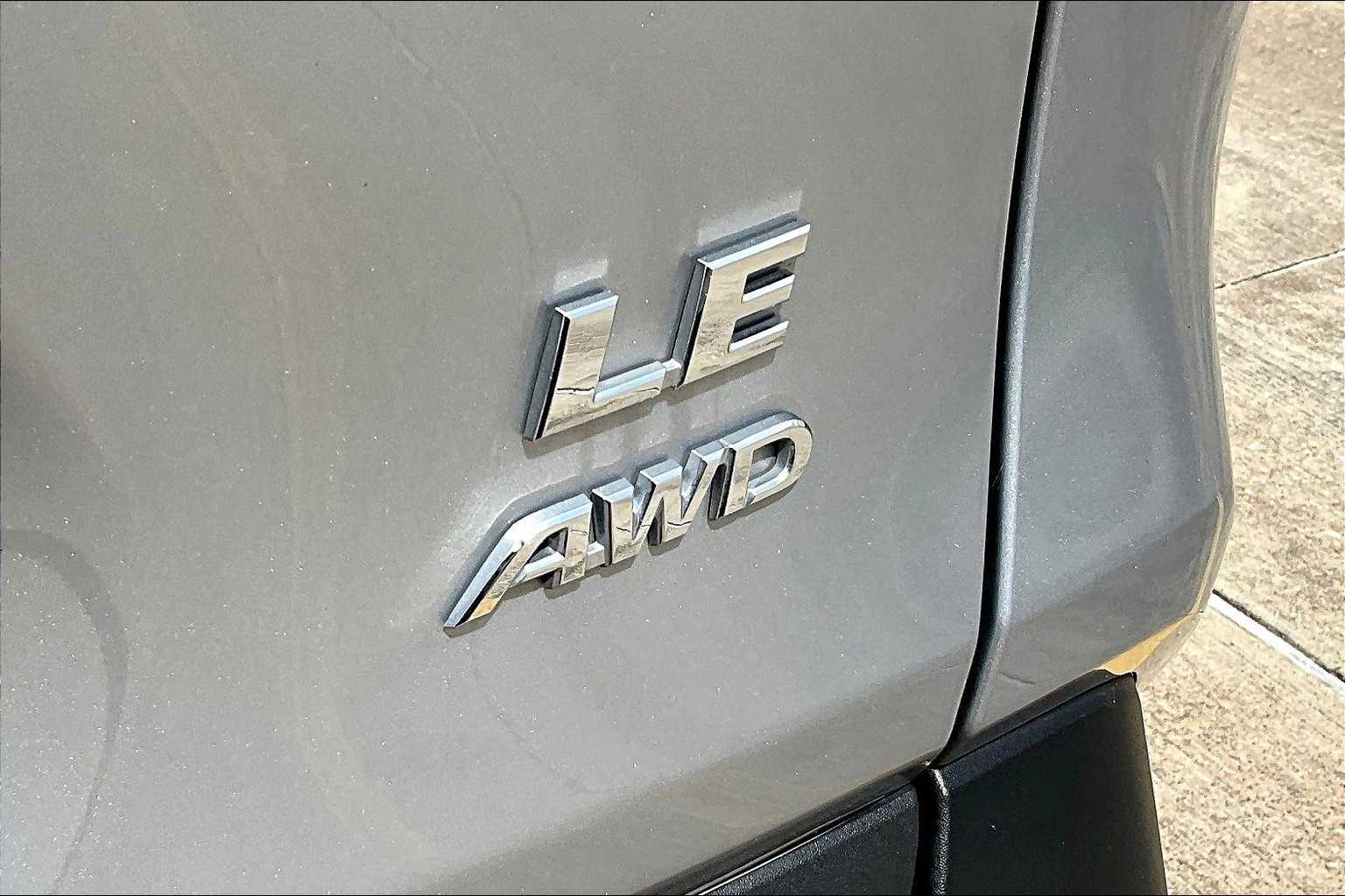 2024 Toyota RAV4 LE photo 9