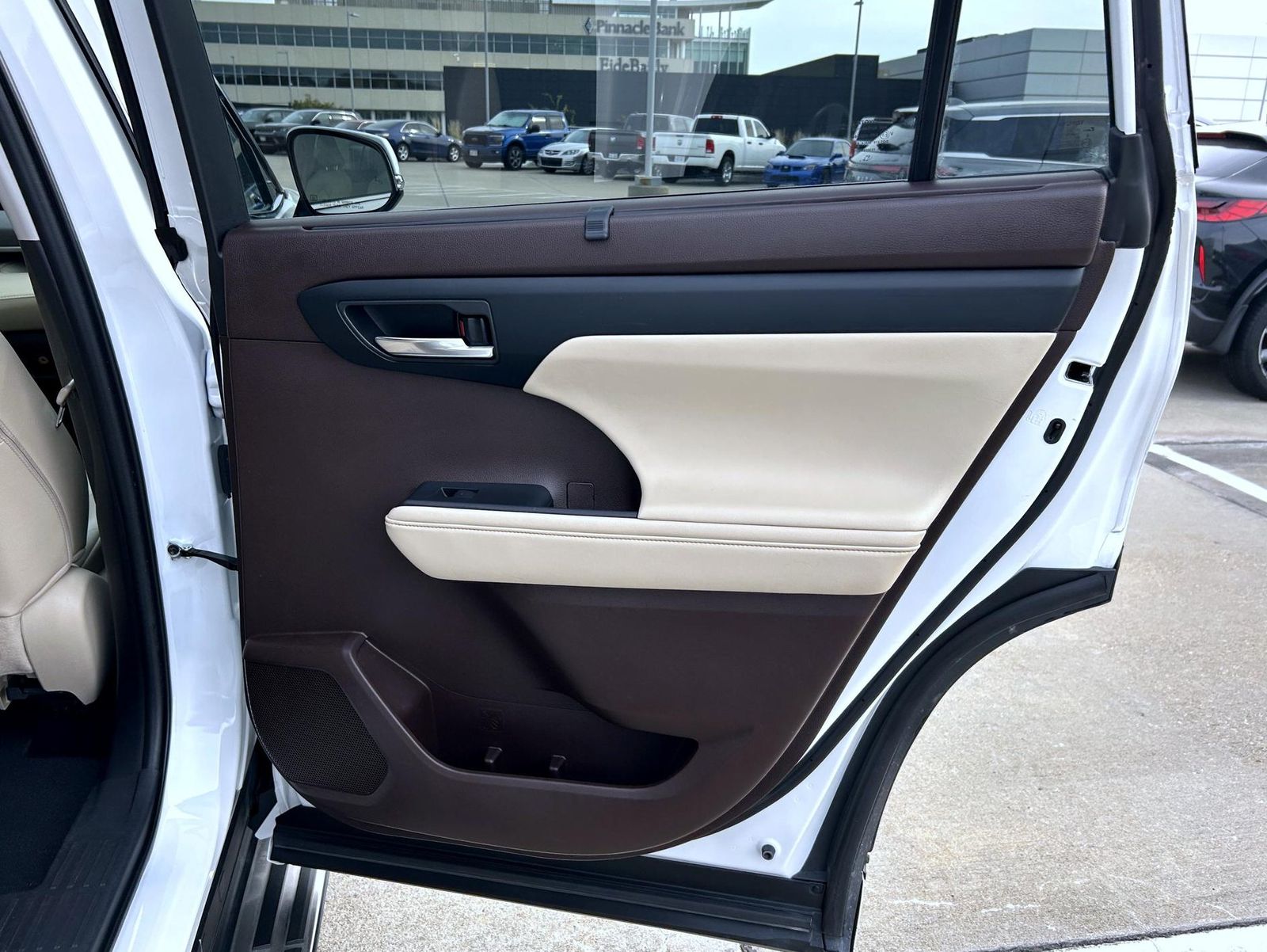 2022 Toyota Highlander Hybrid XLE photo 17