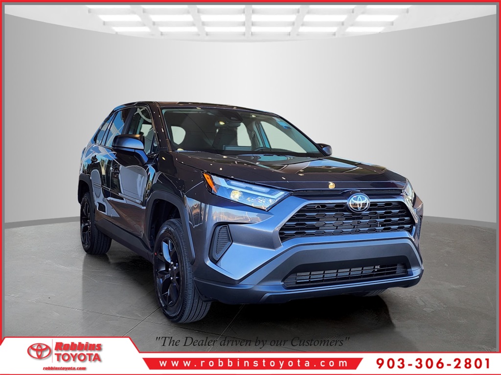 2025 Toyota RAV4 LE's photo