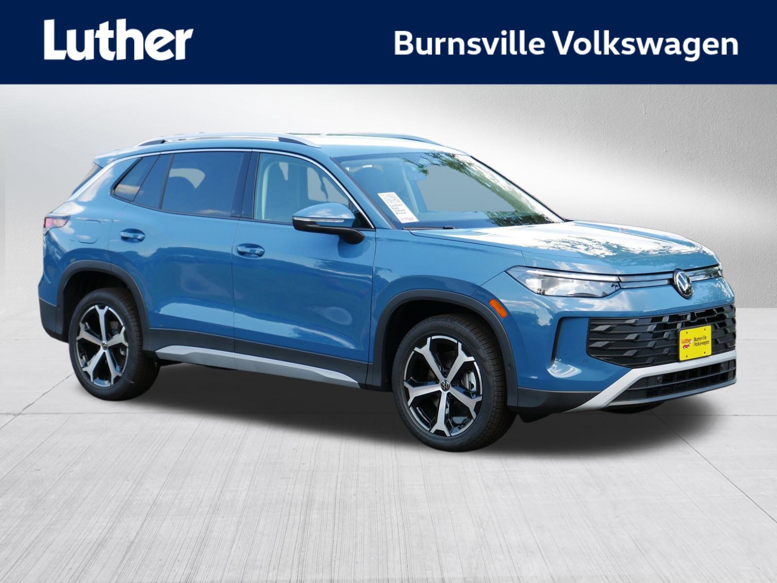 2025 Volkswagen Tiguan SE's photo