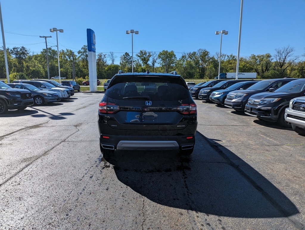 2025 Honda Pilot Touring photo 3