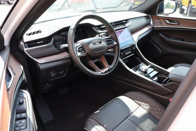 2025 Jeep Grand Cherokee L Summit photo 11
