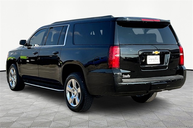 2015 Chevrolet Suburban LT photo 4