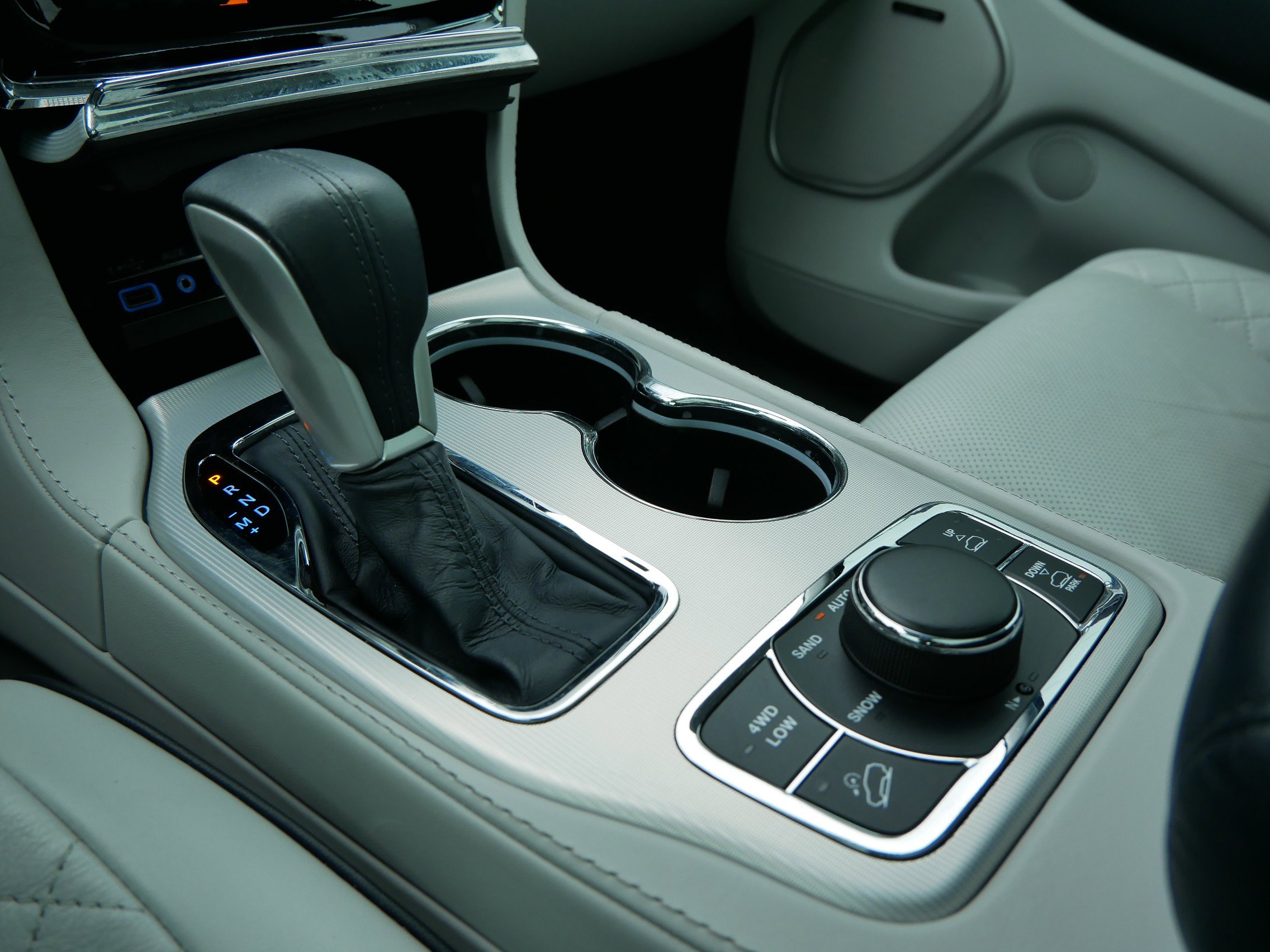 2020 Jeep Grand Cherokee Summit photo 19