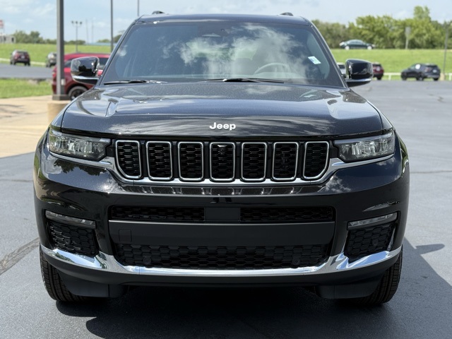 2025 Jeep Grand Cherokee Limited photo 2