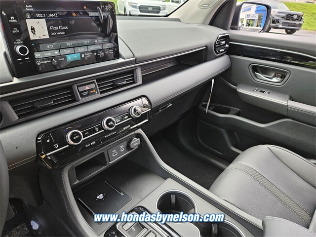 2025 Honda Pilot Touring photo 10
