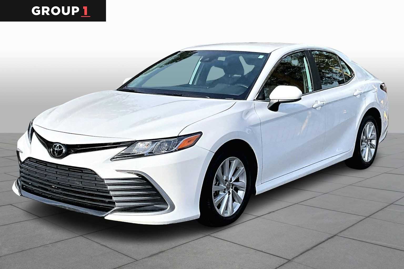 2023 Toyota Camry LE's photo