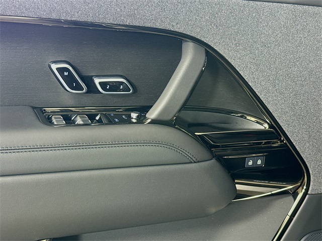 2025 Land Rover Range Rover Sport SE photo 18