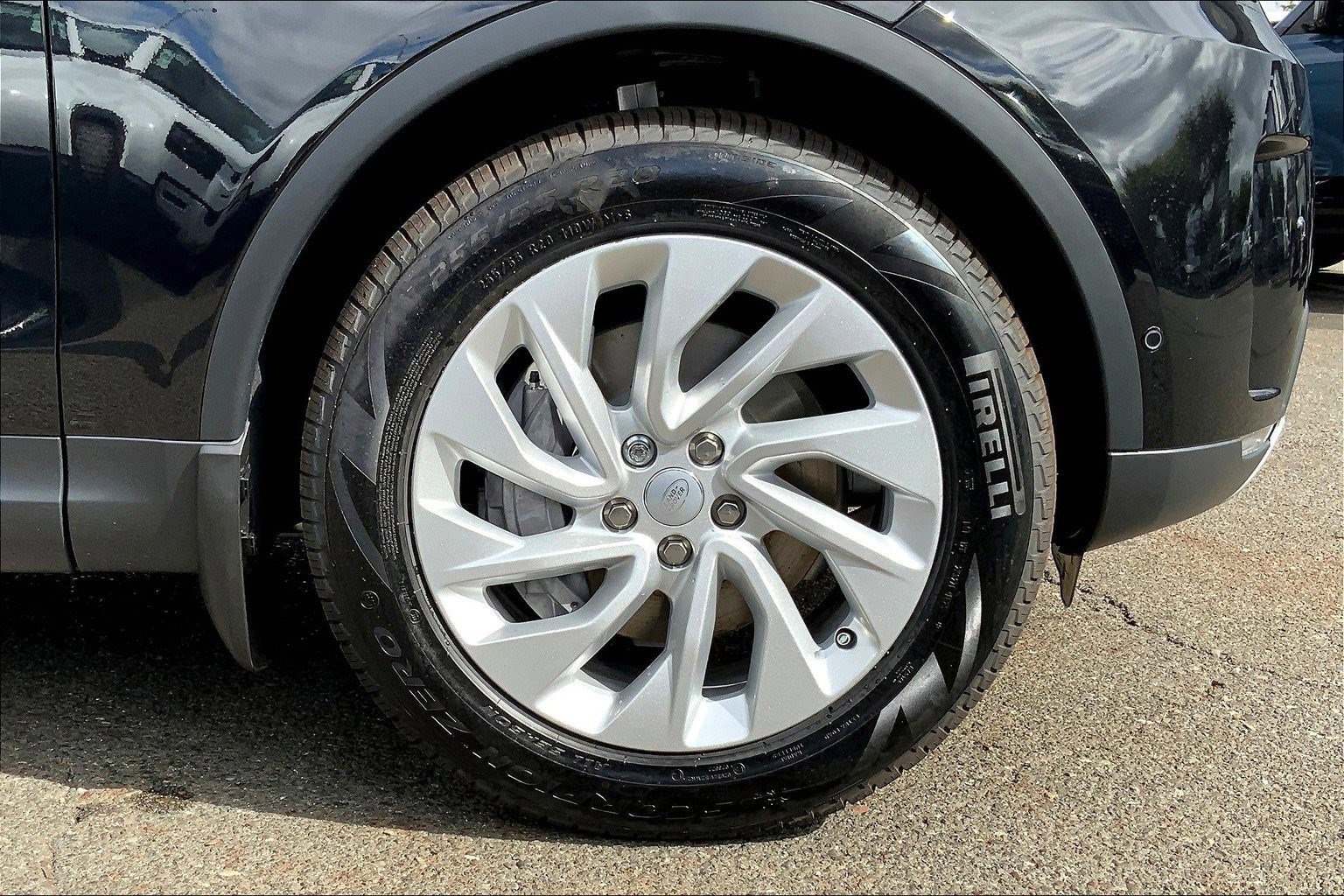2025 Land Rover Discovery S photo 12