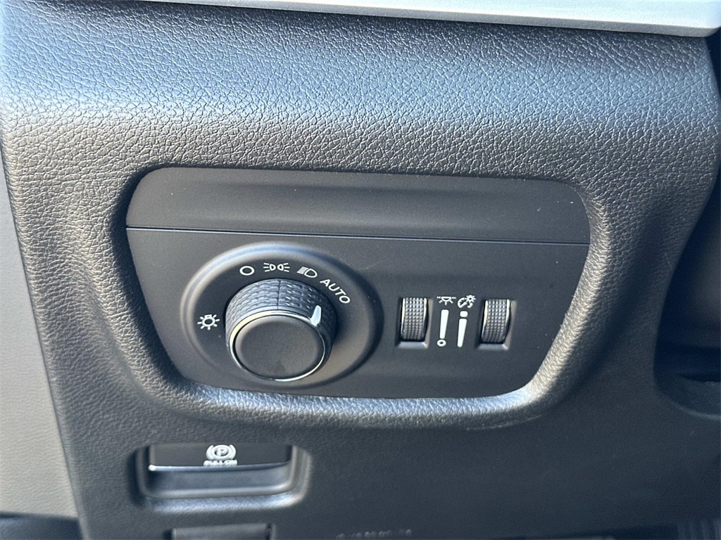 2025 Jeep Grand Cherokee Laredo photo 25