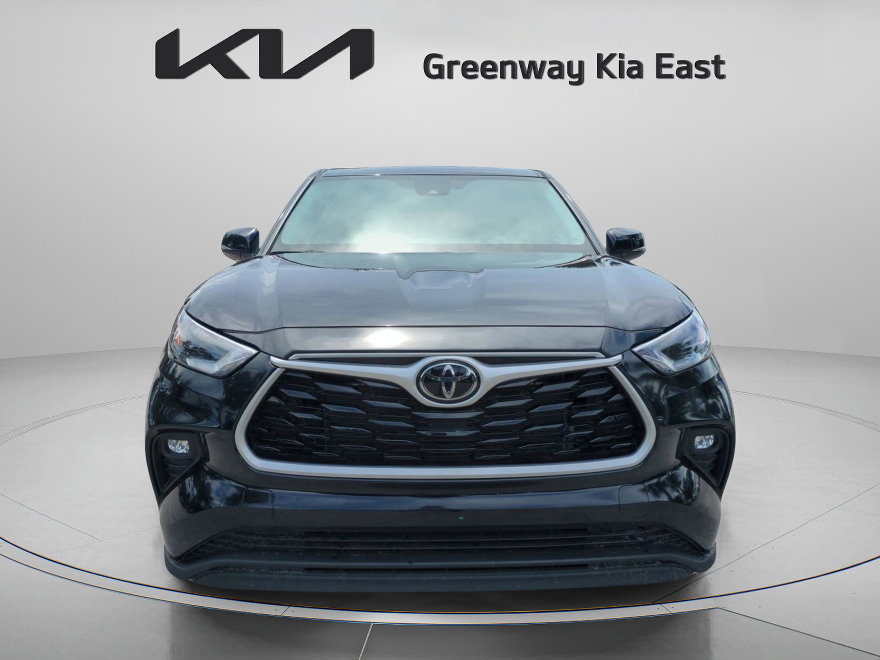 2024 Toyota Highlander LE photo 2