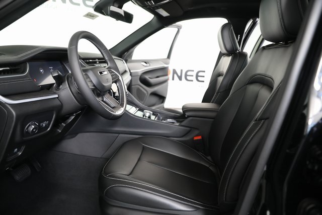 2025 Jeep Grand Cherokee Limited photo 14