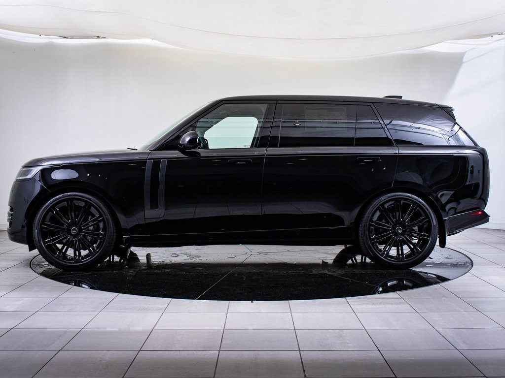 2025 Land Rover Range Rover SE photo 5