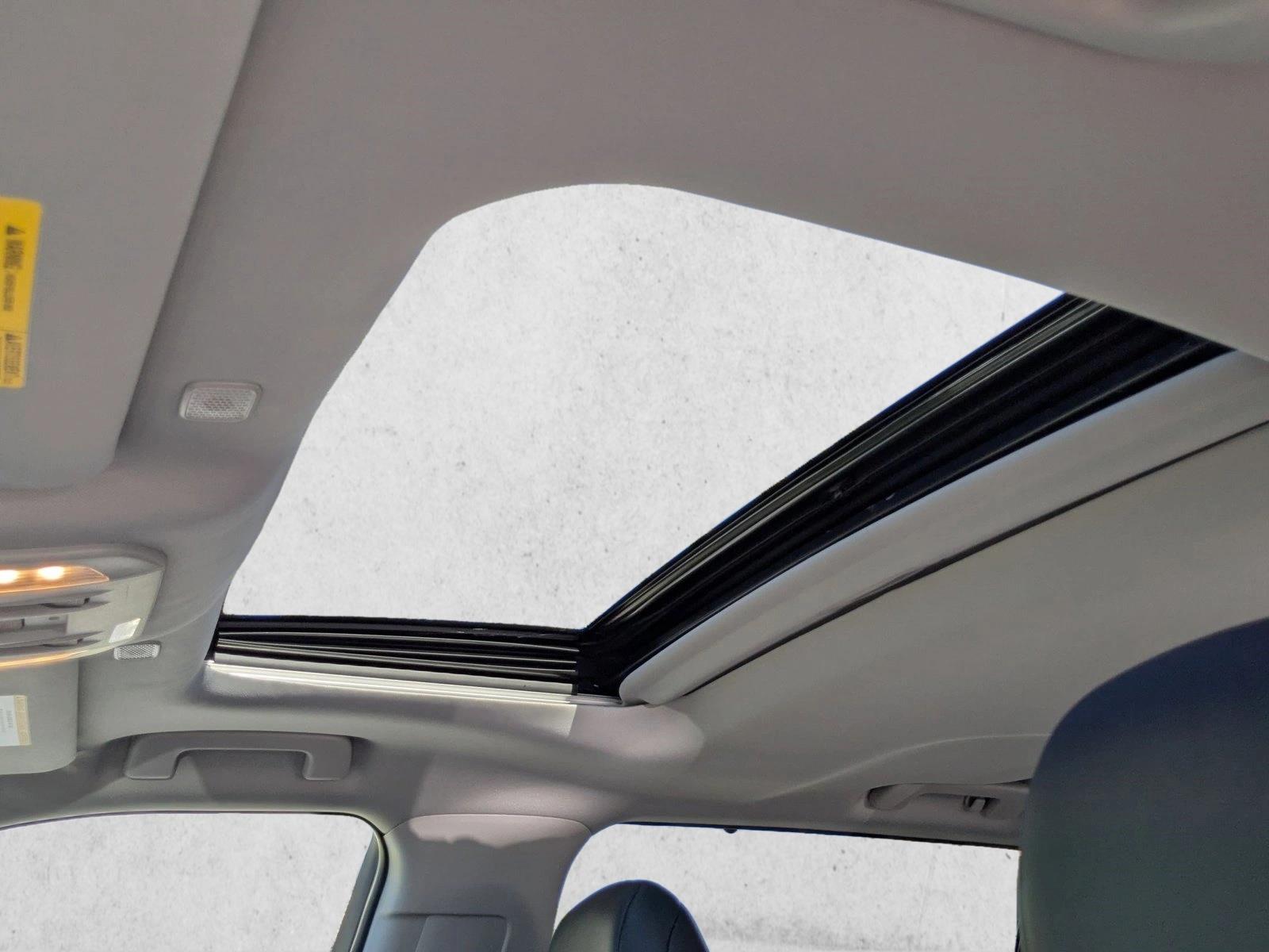 2024 Toyota Highlander Hybrid XLE photo 12