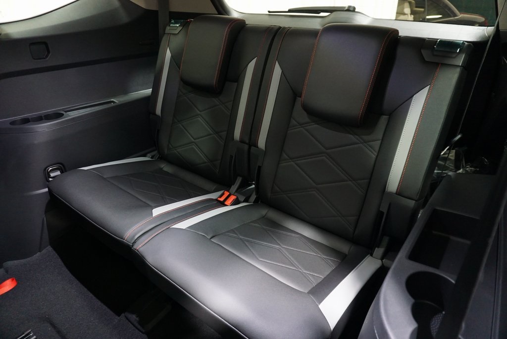 2025 Volkswagen Atlas Peak Edition SE photo 14