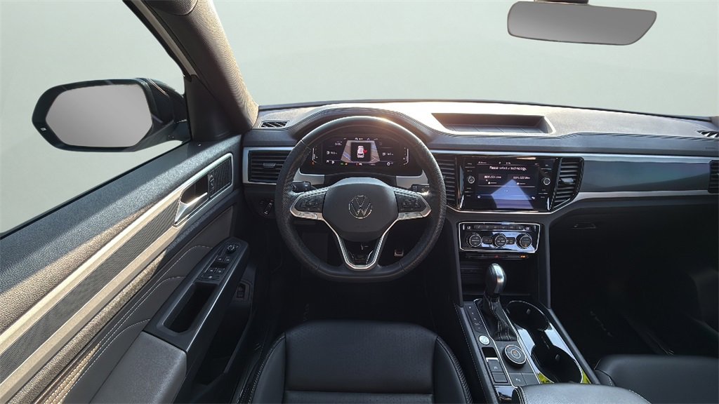 2023 Volkswagen Atlas Cross Sport SEL R-Line photo 18
