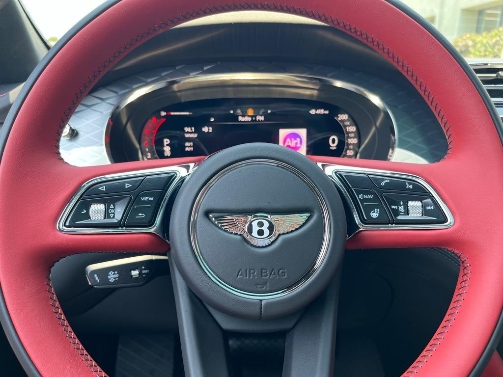 2024 Bentley Bentayga V8 photo 13