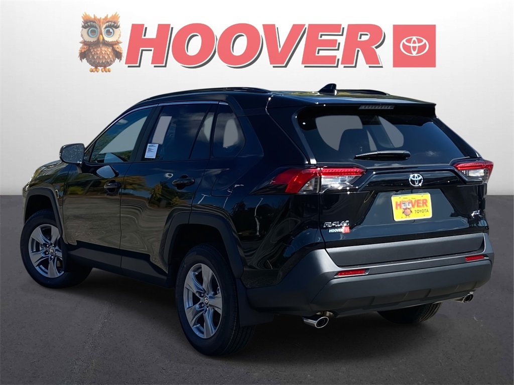 2025 Toyota RAV4 XLE photo 4
