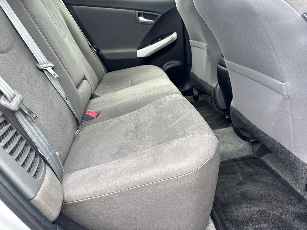 2015 Toyota Prius Four photo 15