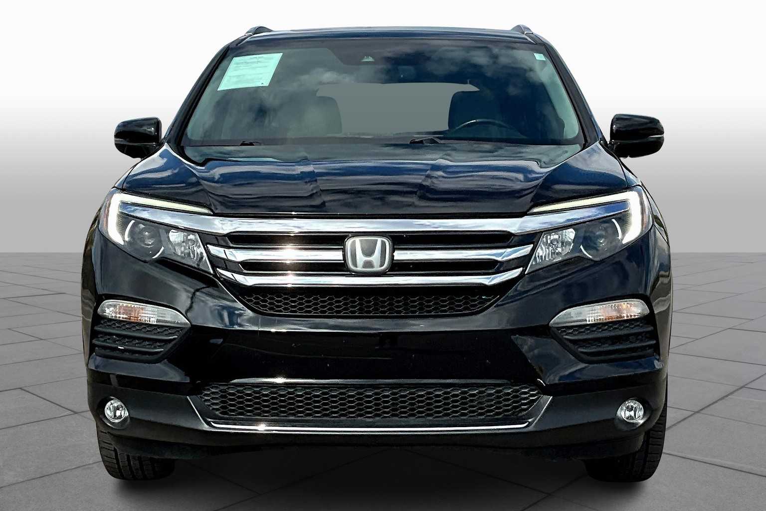 2016 Honda Pilot Touring photo 3