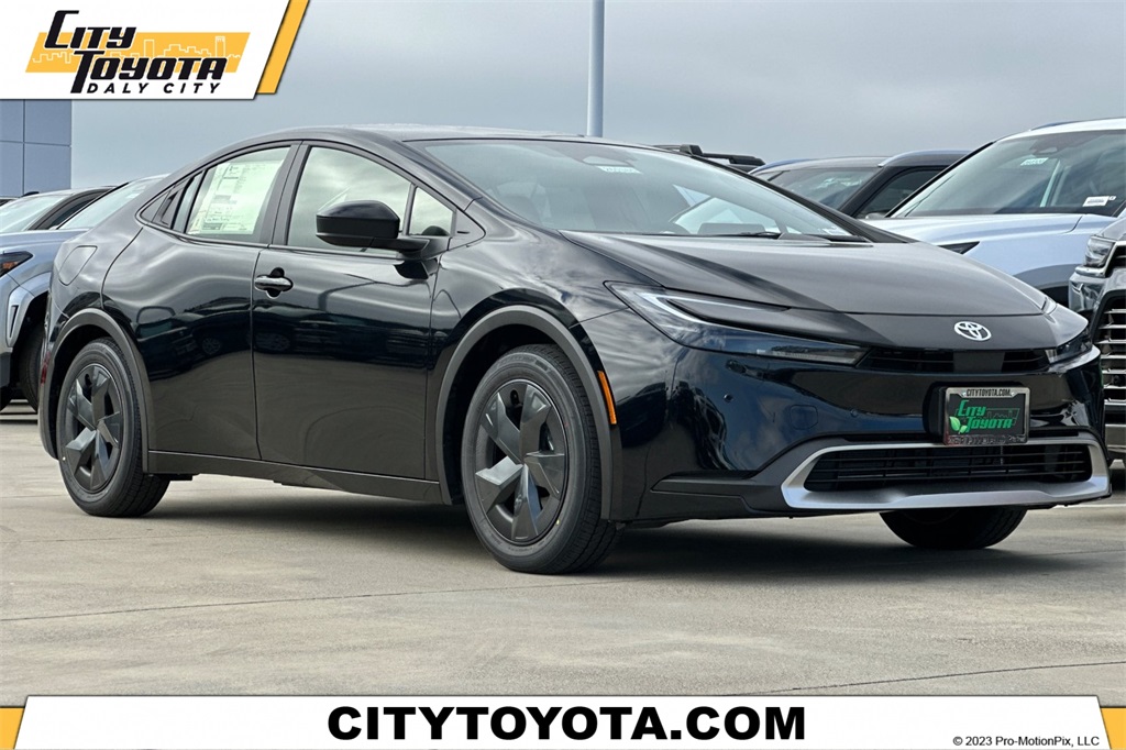 2026 Toyota Prius SE's photo