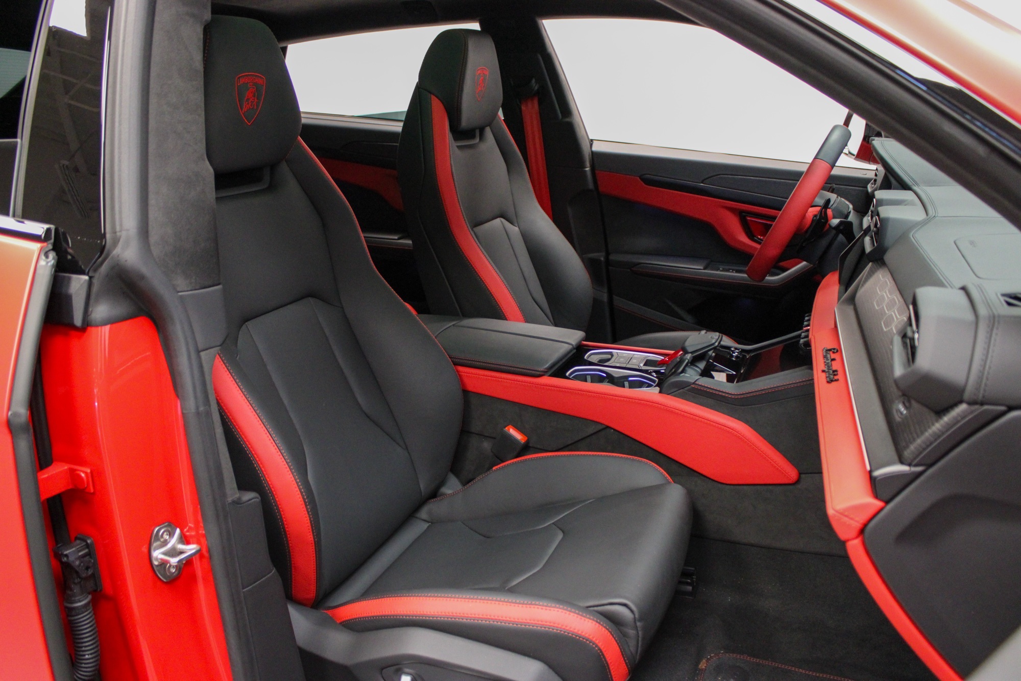 2025 Lamborghini Urus SE photo 40