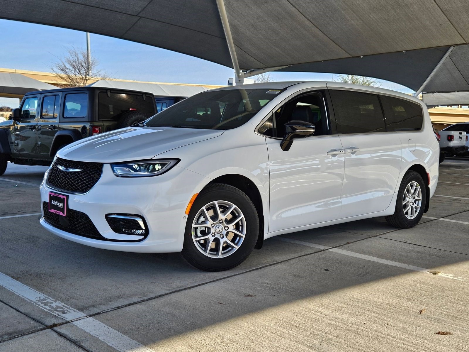 2026 Chrysler Pacifica Select's photo