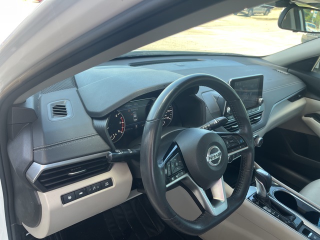 2022 Nissan Altima 2.5 SV photo 9