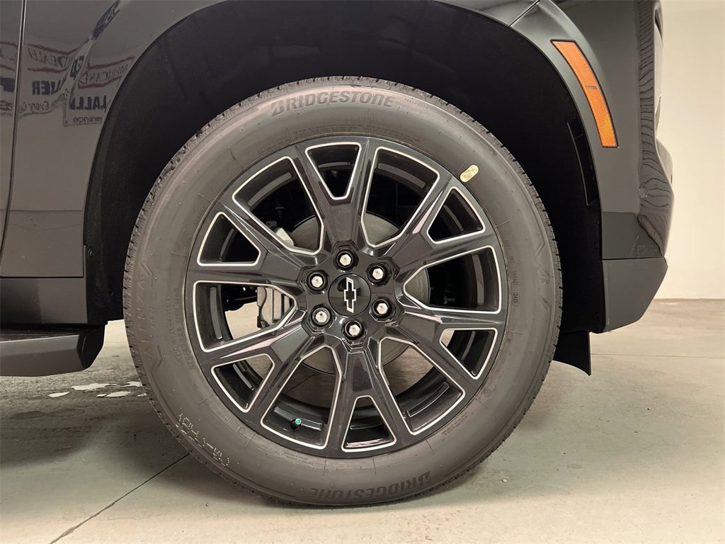 2025 Chevrolet Suburban RST photo 10