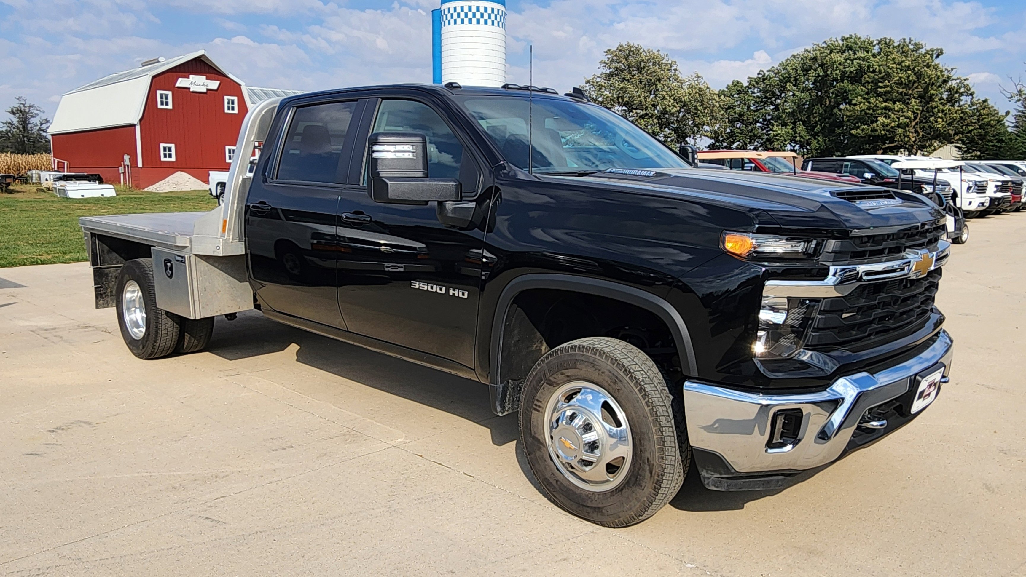 2024 Chevrolet Silverado 3500HD LT photo 2
