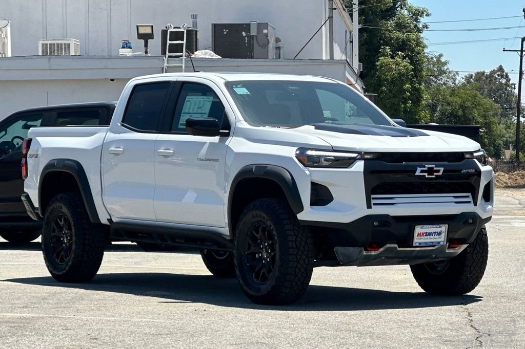2025 Chevrolet Colorado ZR2 photo 2