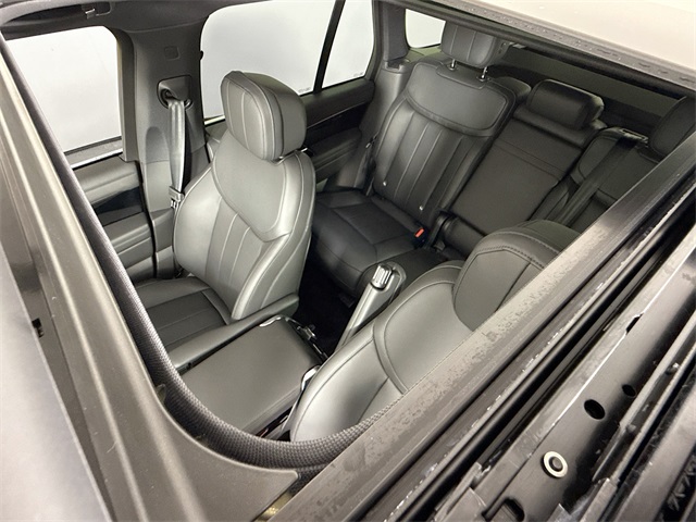 2025 Land Rover Range Rover SE photo 14